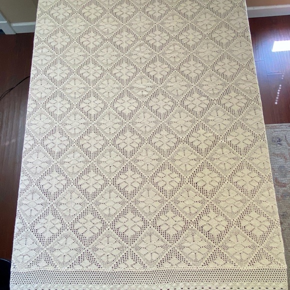 Violet Linen Stars Ivory Table Cloth 60" x 90" - Picture 1 of 8